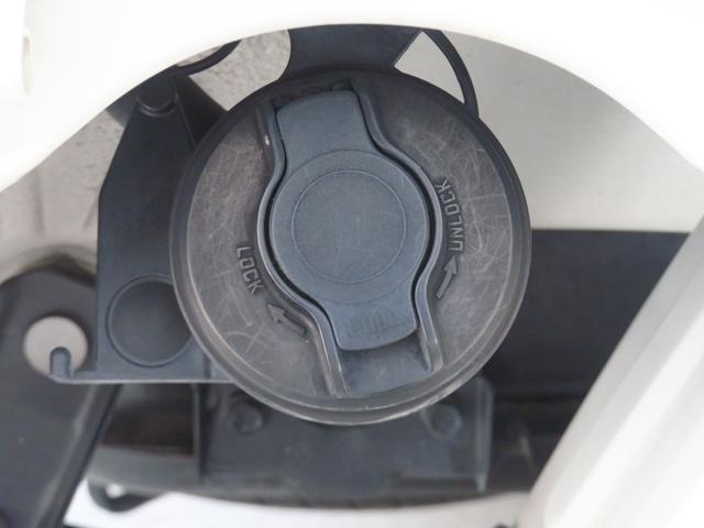 ハイゼットトラック スタンダード　　２ＷＤ　５ＭＴ　あゆみ板掛け　１年間無料保証　パワステ　マニュアルエアコン　運転席エアバック　衝突安全ボディ　ゲートプロテクター　レベリング　ＣＤ再生　ＡＭ／ＦＭラジオ　純正フロアマット（22枚目）