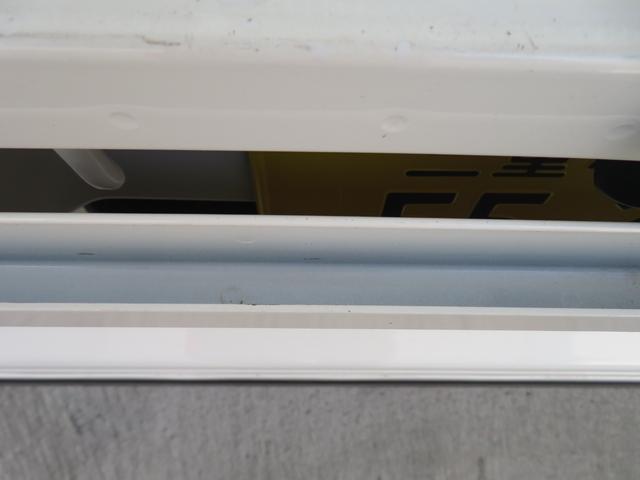 ハイゼットトラック スタンダード　　２ＷＤ　５ＭＴ　あゆみ板掛け　１年間無料保証　パワステ　マニュアルエアコン　運転席エアバック　衝突安全ボディ　ゲートプロテクター　レベリング　ＣＤ再生　ＡＭ／ＦＭラジオ　純正フロアマット（26枚目）