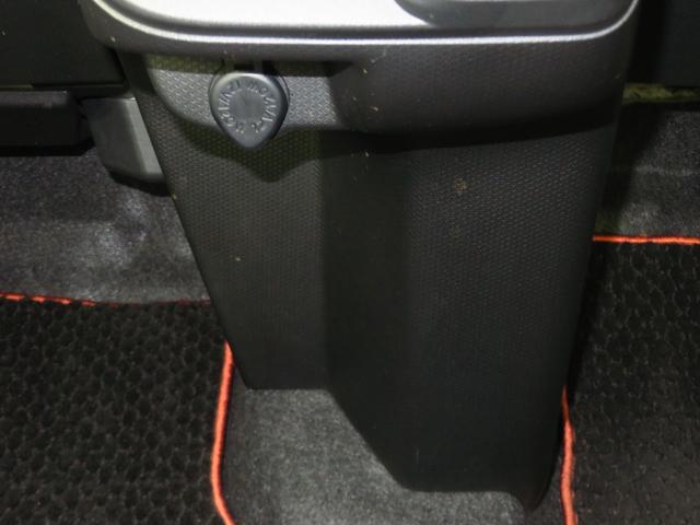 タント ファンクロスターボ　　純正１０型ナビ　ＥＴＣ　１年間無料保証　電格ミラー　ＬＥＤランプ　シートヒータ　フルセグ　衝突軽減ブレーキ　ＵＳＢ　Ｒカメラ　ｉ－ｓｔｏｐ　ＤＶＤ　１オーナー　盗難警報装置　電動パーキングブレーキ　両側パワースライドドア　コーナーセンサー（9枚目）