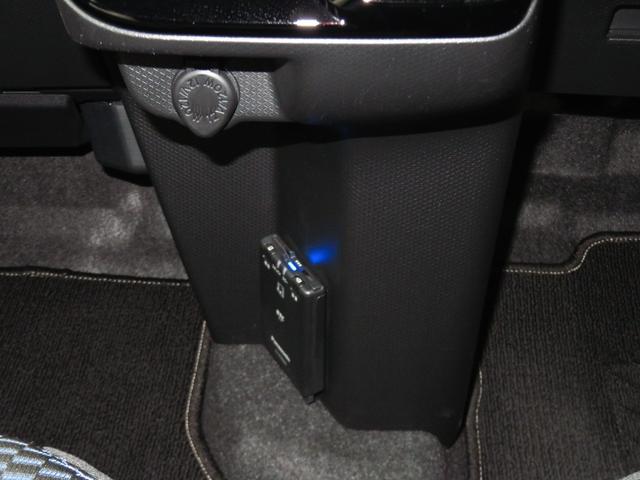 タント カスタムＲＳ　ｅｃｏＩＤＬＥ非装着車　ＥＴＣ　１年間無料保証　地デジ　ＢＴ対応　レンタカーアップ　ＵＳＢポート　ＤＶＤ　純正９型ナビ　パノラマカメラ　前後ドラレコ　両側パワースライドドア　電動パーキングブレーキ　運転席・助手席シートヒーター　コーナーセンサー（9枚目）