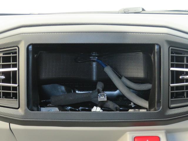 ミライース Ｘ　ＳＡＩＩＩ　　　　　　マニュアルエアコン　１年間無料保証　盗難防止アラーム　試乗車ＵＰ　衝突回避支援ブレーキ機能　コーナーセンサー　電格ミラ　レーンキープアシスト　　　点検記録簿付　１オーナー　ＬＥＤライト　キーレスキー　パワーウィンドウ　純正フロアマット（7枚目）