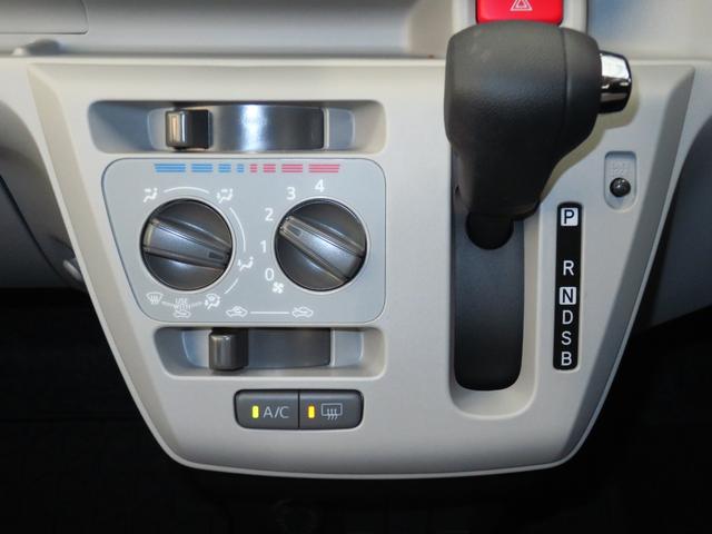 ミライース Ｘ　ＳＡＩＩＩ　　　　　　マニュアルエアコン　１年間無料保証　盗難防止アラーム　試乗車ＵＰ　衝突回避支援ブレーキ機能　コーナーセンサー　電格ミラ　レーンキープアシスト　　　点検記録簿付　１オーナー　ＬＥＤライト　キーレスキー　パワーウィンドウ　純正フロアマット（8枚目）