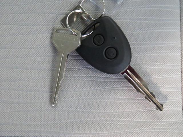 ミライース Ｘ　ＳＡＩＩＩ　　　　　　マニュアルエアコン　１年間無料保証　盗難防止アラーム　試乗車ＵＰ　衝突回避支援ブレーキ機能　コーナーセンサー　電格ミラ　レーンキープアシスト　　　点検記録簿付　１オーナー　ＬＥＤライト　キーレスキー　パワーウィンドウ　純正フロアマット（16枚目）