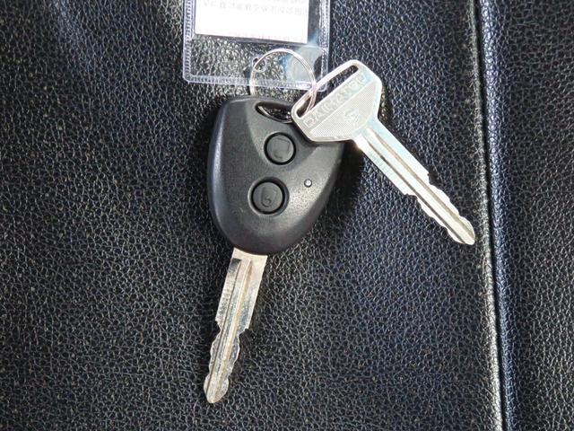 ハイゼットカーゴ デッキバン　Ｇ　ＳＡＩＩＩ　　２ＷＤ　４ＡＴ　１年間無料保証　ＵＳＢ　記録簿　両側スライド　キーレスエントリー　ＥＴＣ　ワンオーナー　Ｂｌｕｅｔｏｏｔｈ　地デジ　マニュアルエアコン　パワーウィンドウ　レベリング　純正７型ナビ　荷台ゴムマット　純正フロアマット（23枚目）