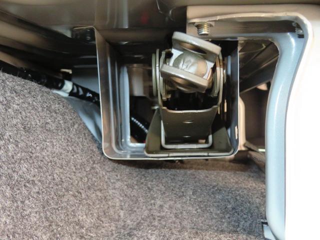 ハイゼットカーゴ クルーズＳＡＩＩＩ　　２ＷＤ　４ＡＴ　ＥＴＣ　１年間無料保証　ＢＴ接続　電動ミラー　車線逸脱警告　フルセグ　ＬＥＤライト　Ｂカメラ　ワンオーナー　オートライト　純正７型ナビ　前後ドラレコ　キーレスエントリー　マニュアルエアコン　レベリング　パワーウィンドウ（12枚目）