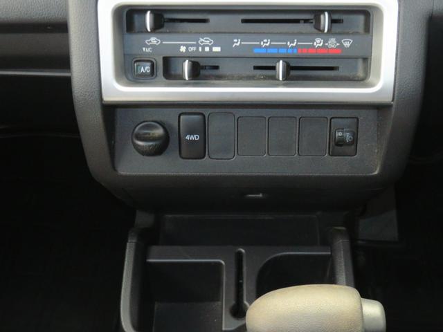 ハイゼットトラック ジャンボ　４ＷＤ　４ＡＴ　ゲートプロテクター　１年間無料保証　記録簿　キーレスキー　ワンオーナー　荷台作業照明　ゲートチェーン　あゆみ板掛け　レベリング　マニュアルエアコン　パワーウィンドウ　ＣＤ再生　純正フロアマット（9枚目）