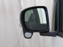 サイドアンダーミラー付(助手席)。事故防止に役立ちます。
