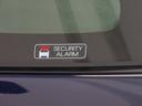 盗難警報装置付です。不正にドアを開けると室内ブザーが鳴り外部に異常を知らせます。大切な愛車を守ります。