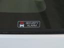 盗難警報装置付です。不正にドアを開けると室内ブザーが鳴り外部に異常を知らせます。大切な愛車を守ります。
