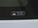 盗難警報装置付です。不正にドアを開けると室内ブザーが鳴り外部に異常を知らせます。大切な愛車を守ります。