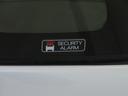 盗難警報装置付です。不正にドアを開けると室内ブザーが鳴り外部に異常を知らせます。大切な愛車を守ります。