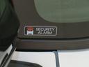 盗難警報装置付です。不正にドアを開けると室内ブザーが鳴り外部に異常を知らせます。大切な愛車を守ります。