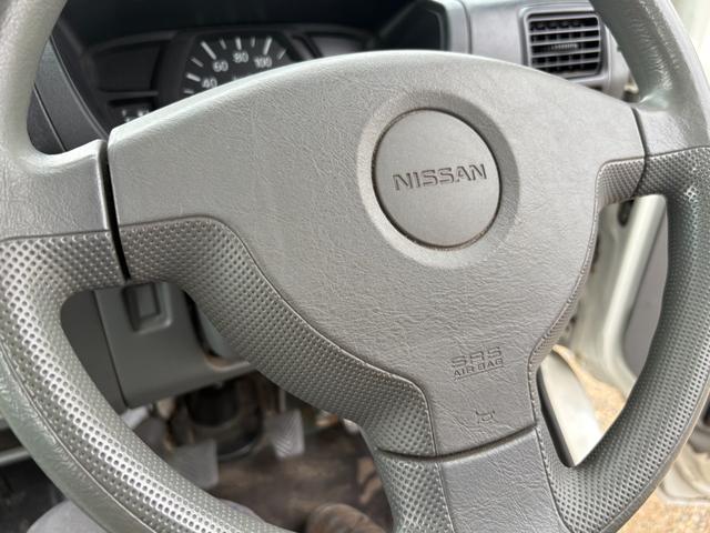 ＮＴ１００クリッパートラック ＳＤ　１年保証　エアコン　パワステ　社外オーディオ　スピーカー　三方開き　記録簿　取扱説明書　エアバック　新品バッテリー　レベライザー（16枚目）