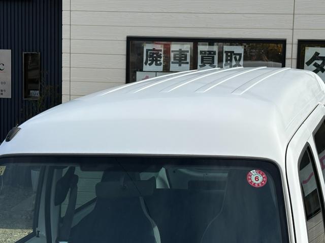 サンバーバン トランスポーター　グレードアップパッケージ　１年保証　両側スライドドア　パワーステアリング　エアコン　キーレス　インパネＡＴ　集中ドアロック　新品バッテリー　ＡＭラジオ　運転席エアバック　取扱説明書　記録簿（6枚目）