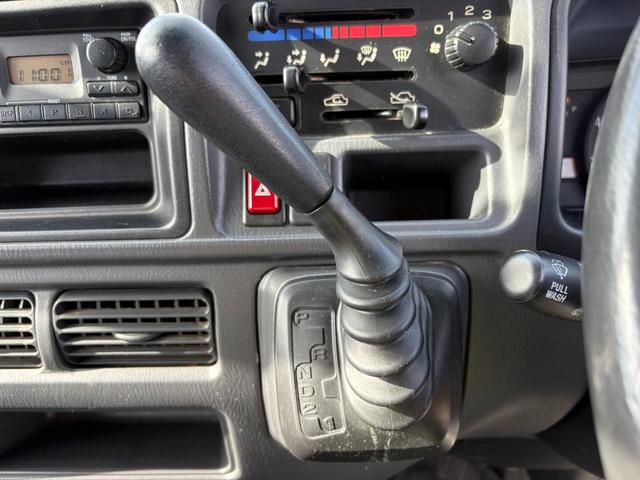 サンバーバン トランスポーター　グレードアップパッケージ　１年保証　両側スライドドア　パワーステアリング　エアコン　キーレス　インパネＡＴ　集中ドアロック　新品バッテリー　ＡＭラジオ　運転席エアバック　取扱説明書　記録簿（12枚目）