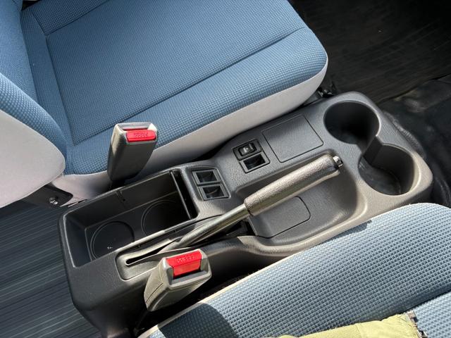 サンバーバン トランスポーター　グレードアップパッケージ　１年保証　両側スライドドア　パワーステアリング　エアコン　キーレス　インパネＡＴ　集中ドアロック　新品バッテリー　ＡＭラジオ　運転席エアバック　取扱説明書　記録簿（13枚目）