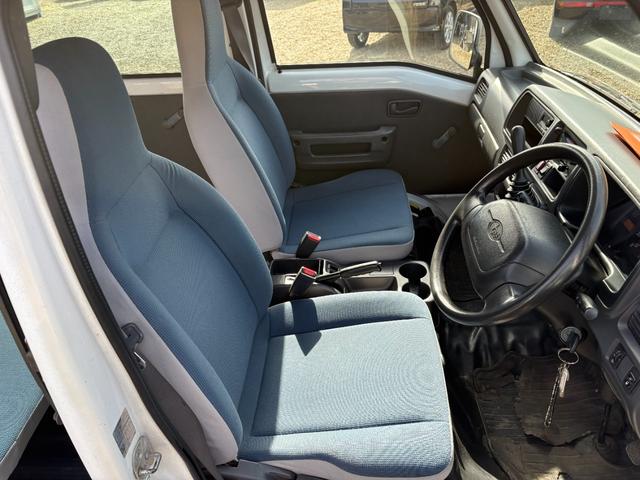 サンバーバン トランスポーター　グレードアップパッケージ　１年保証　両側スライドドア　パワーステアリング　エアコン　キーレス　インパネＡＴ　集中ドアロック　新品バッテリー　ＡＭラジオ　運転席エアバック　取扱説明書　記録簿（17枚目）