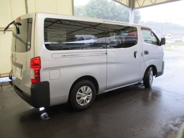NV350キャラバンバン ロングDX 5速ミッション 禁煙車 ワンオーナー エマージェンシーブレーキ 衝突軽減ブレーキ 5ドア プライバシーガラス付き キーレス ヘッドライトレベライザー(4枚目)