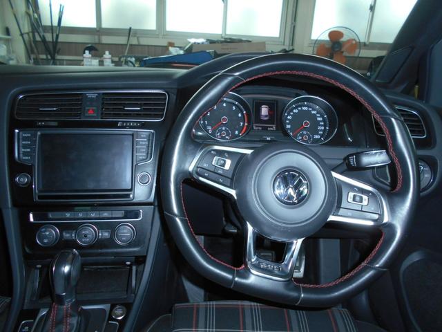 ゴルフＧＴＩ ベースグレード　禁煙　純正ＨＤＤナビ　ＣＤ・ＤＶＤ再生　Ｂｌｕｅｔｏｏｔｈ接続　ＥＴＣ２．０　パドルシフト　インテリキー（スペア有）　ドラレコ　衝突軽減ブレーキ　レーンキープ　純正１８インチＡＷ　タイミングチェーン（14枚目）