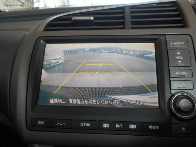 ストリーム RST 純正HDDナビ CD・DVD再生 ワンセグTV 音楽録音 バックカメラ キーレス HID パドルシフト ETC 純正17インチAW タイミングチェーン 自店買取車(4枚目)
