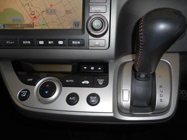 ストリーム RST 純正HDDナビ CD・DVD再生 ワンセグTV 音楽録音 バックカメラ キーレス HID パドルシフト ETC 純正17インチAW タイミングチェーン 自店買取車(6枚目)