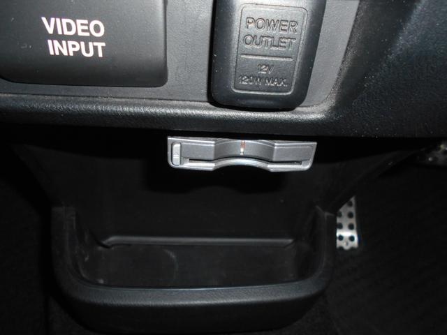 ストリーム RST 純正HDDナビ CD・DVD再生 ワンセグTV 音楽録音 バックカメラ キーレス HID パドルシフト ETC 純正17インチAW タイミングチェーン 自店買取車(7枚目)