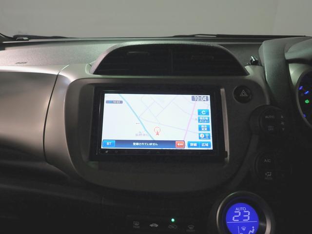 フィットハイブリッド ベースグレード 1オーナー 禁煙車 社外SDナビ CD・DVD再生 フルセグTV Bluetooth接続 キーレス(スペア有) ドライブレコーダー ETC クルーズコントロール 社外15インチAW タイミングチェーン(3枚目)
