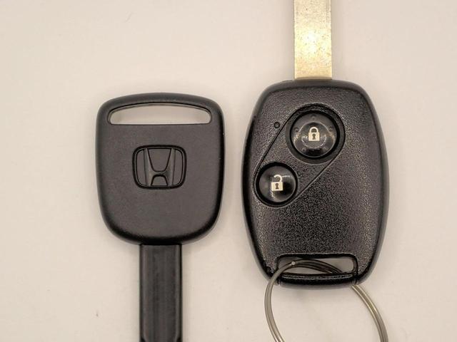 フィットハイブリッド ベースグレード 1オーナー 禁煙車 社外SDナビ CD・DVD再生 フルセグTV Bluetooth接続 キーレス(スペア有) ドライブレコーダー ETC クルーズコントロール 社外15インチAW タイミングチェーン(10枚目)