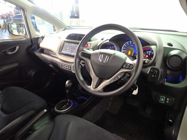 フィットハイブリッド ベースグレード 1オーナー 禁煙車 社外SDナビ CD・DVD再生 フルセグTV Bluetooth接続 キーレス(スペア有) ドライブレコーダー ETC クルーズコントロール 社外15インチAW タイミングチェーン(13枚目)