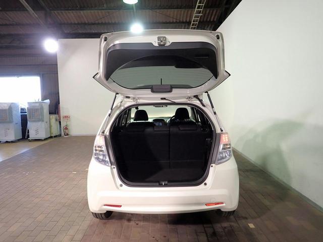 フィットハイブリッド ベースグレード 1オーナー 禁煙車 社外SDナビ CD・DVD再生 フルセグTV Bluetooth接続 キーレス(スペア有) ドライブレコーダー ETC クルーズコントロール 社外15インチAW タイミングチェーン(17枚目)