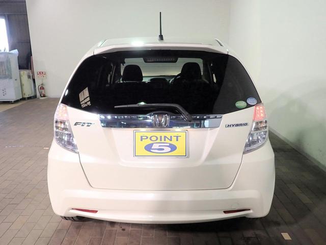 フィットハイブリッド ベースグレード 1オーナー 禁煙車 社外SDナビ CD・DVD再生 フルセグTV Bluetooth接続 キーレス(スペア有) ドライブレコーダー ETC クルーズコントロール 社外15インチAW タイミングチェーン(24枚目)