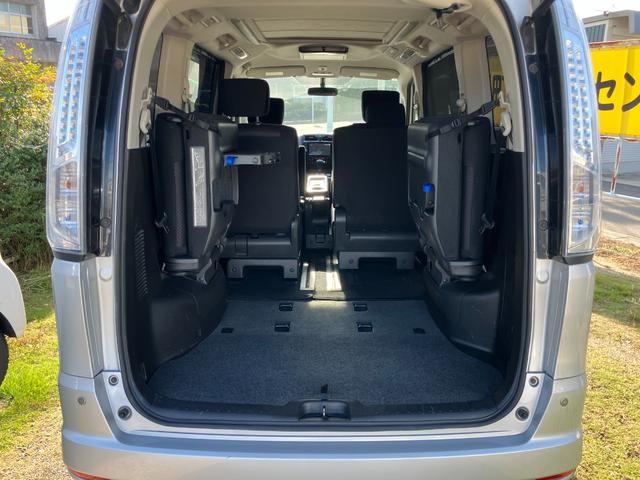 セレナ ハイウェイスター　Ｓ－ハイブリッド　Ｖセレクション　パノラミックルーフ　エアロ　純正ナビＴＶ　ＤＶＤ再生　フリップダウンモニター　ＥＴＣ　両側パワースライドドア　コーナーセンサー　社外アルミ　８人乗り　バックカメラ　バッテリー新品（4枚目）