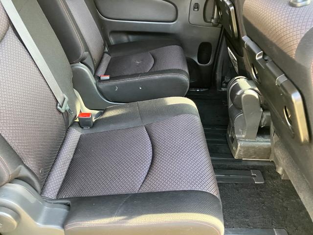 セレナ ハイウェイスター　Ｓ－ハイブリッド　Ｖセレクション　パノラミックルーフ　エアロ　純正ナビＴＶ　ＤＶＤ再生　フリップダウンモニター　ＥＴＣ　両側パワースライドドア　コーナーセンサー　社外アルミ　８人乗り　バックカメラ　バッテリー新品（8枚目）