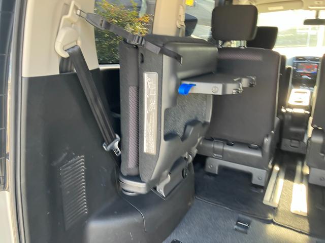 セレナ ハイウェイスター　Ｓ－ハイブリッド　Ｖセレクション　パノラミックルーフ　エアロ　純正ナビＴＶ　ＤＶＤ再生　フリップダウンモニター　ＥＴＣ　両側パワースライドドア　コーナーセンサー　社外アルミ　８人乗り　バックカメラ　バッテリー新品（11枚目）