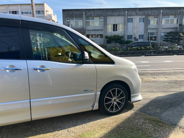 セレナ ハイウェイスター　Ｓ－ハイブリッド　Ｖセレクション　パノラミックルーフ　エアロ　純正ナビＴＶ　ＤＶＤ再生　フリップダウンモニター　ＥＴＣ　両側パワースライドドア　コーナーセンサー　社外アルミ　８人乗り　バックカメラ　バッテリー新品（14枚目）