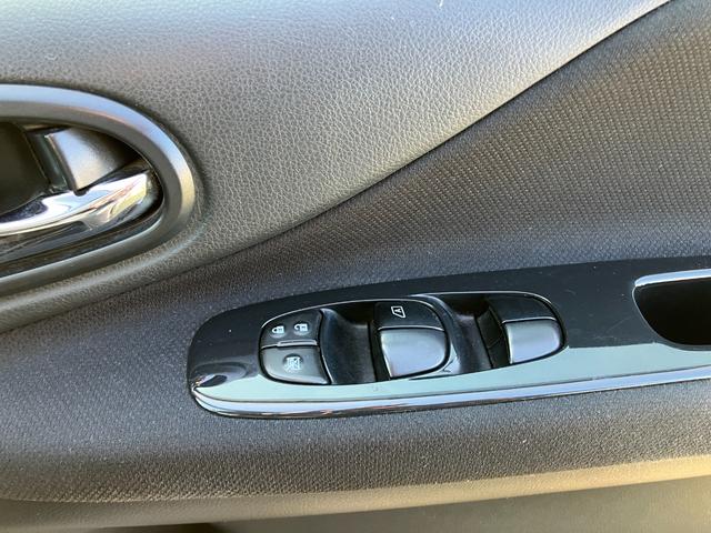 セレナ ハイウェイスター　Ｓ－ハイブリッド　Ｖセレクション　パノラミックルーフ　エアロ　純正ナビＴＶ　ＤＶＤ再生　フリップダウンモニター　ＥＴＣ　両側パワースライドドア　コーナーセンサー　社外アルミ　８人乗り　バックカメラ　バッテリー新品（28枚目）