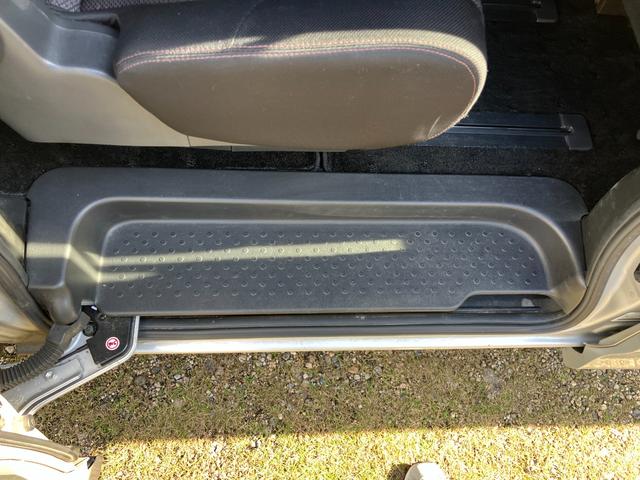 セレナ ハイウェイスター　Ｓ－ハイブリッド　Ｖセレクション　パノラミックルーフ　エアロ　純正ナビＴＶ　ＤＶＤ再生　フリップダウンモニター　ＥＴＣ　両側パワースライドドア　コーナーセンサー　社外アルミ　８人乗り　バックカメラ　バッテリー新品（42枚目）