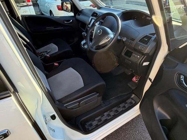 セレナ ライダー S-ハイブリッド 禁煙車 社外ナビTV Bモニター ETC ドラレコ 左右パワースライドドア LEDライト 純正エアロ 社外アルミホイール(18枚目)