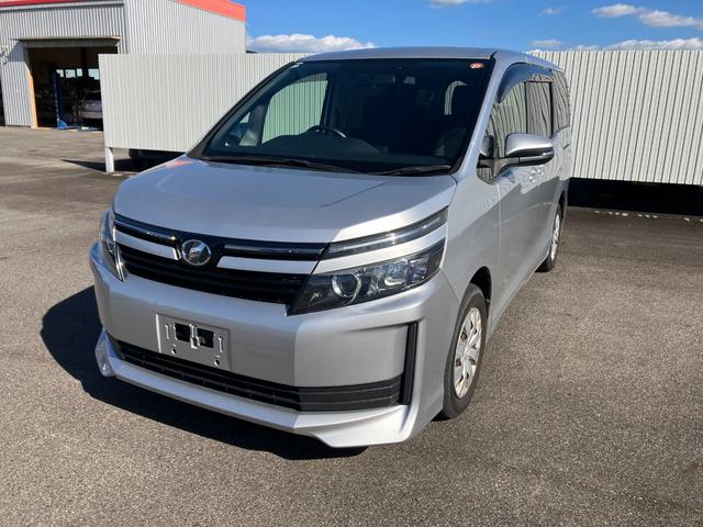 ヴォクシー X 純正ナビ フルセグ Bluetooth バックカメラ ETC スマートキー アイドリングストップ機能 ダブルエアコン WSRS 衝突安全ボディ フルフラット 横滑防止 LEDライト 三列シート(2枚目)