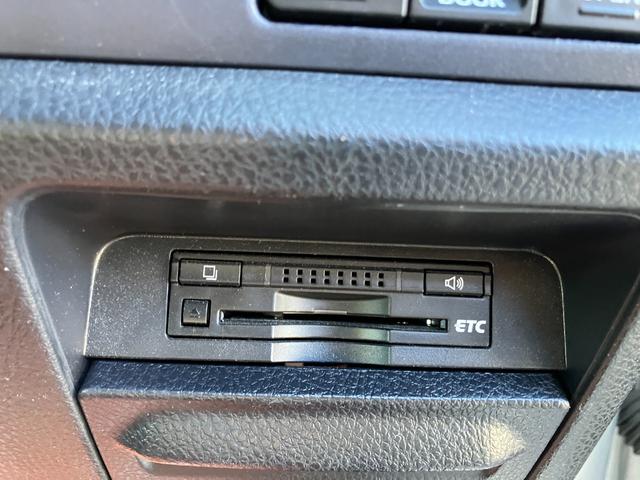 ヴォクシー X 純正ナビ フルセグ Bluetooth バックカメラ ETC スマートキー アイドリングストップ機能 ダブルエアコン WSRS 衝突安全ボディ フルフラット 横滑防止 LEDライト 三列シート(14枚目)