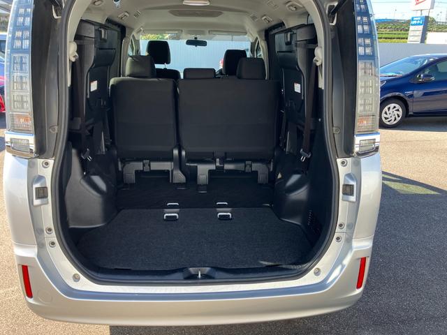 ヴォクシー X 純正ナビ フルセグ Bluetooth バックカメラ ETC スマートキー アイドリングストップ機能 ダブルエアコン WSRS 衝突安全ボディ フルフラット 横滑防止 LEDライト 三列シート(19枚目)