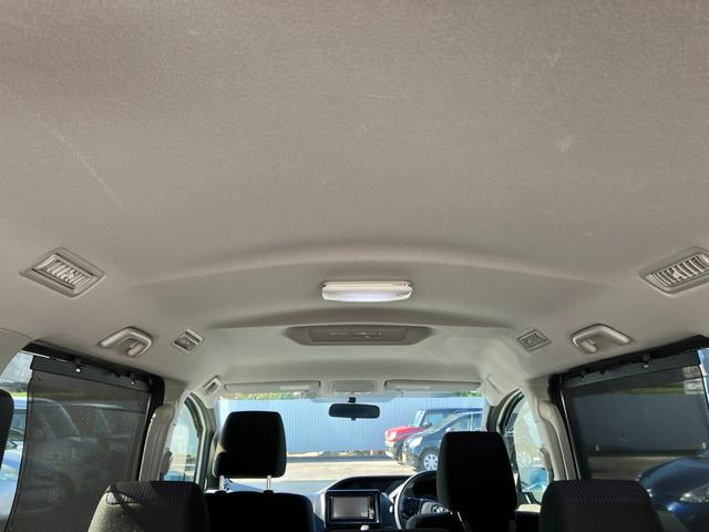 ヴォクシー X 純正ナビ フルセグ Bluetooth バックカメラ ETC スマートキー アイドリングストップ機能 ダブルエアコン WSRS 衝突安全ボディ フルフラット 横滑防止 LEDライト 三列シート(20枚目)