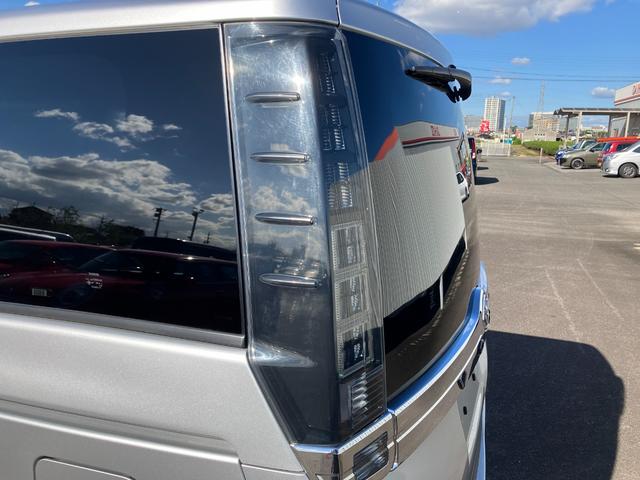 ヴォクシー X 純正ナビ フルセグ Bluetooth バックカメラ ETC スマートキー アイドリングストップ機能 ダブルエアコン WSRS 衝突安全ボディ フルフラット 横滑防止 LEDライト 三列シート(23枚目)