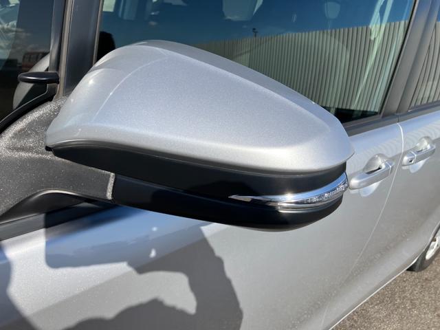 ヴォクシー X 純正ナビ フルセグ Bluetooth バックカメラ ETC スマートキー アイドリングストップ機能 ダブルエアコン WSRS 衝突安全ボディ フルフラット 横滑防止 LEDライト 三列シート(24枚目)