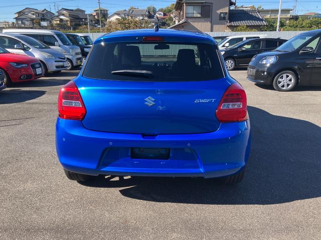 スイフト ＸＧ　　５ＭＴ　ディスプレイオーディオ　Ｂｌｕｅｔｏｏｔｈ　ＬＥＤ　スマートキー　リアコーナーセンサー　フルオートエアコン　横滑り防止システム　Ａライト　衝突安全ボディ　スマートキープッシュスタート（8枚目）