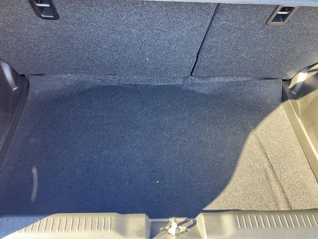 スイフト ＸＧ　　５ＭＴ　ディスプレイオーディオ　Ｂｌｕｅｔｏｏｔｈ　ＬＥＤ　スマートキー　リアコーナーセンサー　フルオートエアコン　横滑り防止システム　Ａライト　衝突安全ボディ　スマートキープッシュスタート（18枚目）