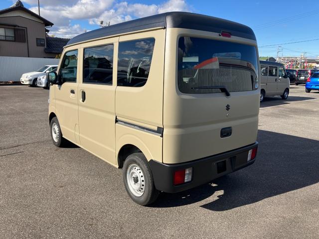 エブリイ ＰＣリミテッド　ラプターライナー　純正ナビ　バックカメラ　ＥＴＣ　ワンセグ　キーレス　セキュリティーアラーム　横滑り防止装置　キーレスエントリー　パワーステアリング　マニュアルエアコン　ＡＢＳ　衝突安全ボディ　デュアルカメラサポート（7枚目）