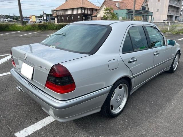 Ｃクラス Ｃ２４０　Ｃ２４０（５名）　ＡＭＧマフラー　ＡＭＧ１７インチアルミ　キーレス　パワーシート　シートカバー　ワンオーナー　ディーラー車　取扱説明書　点検整備記録簿有（全てディーラーにて点検作業実施）実走行（5枚目）