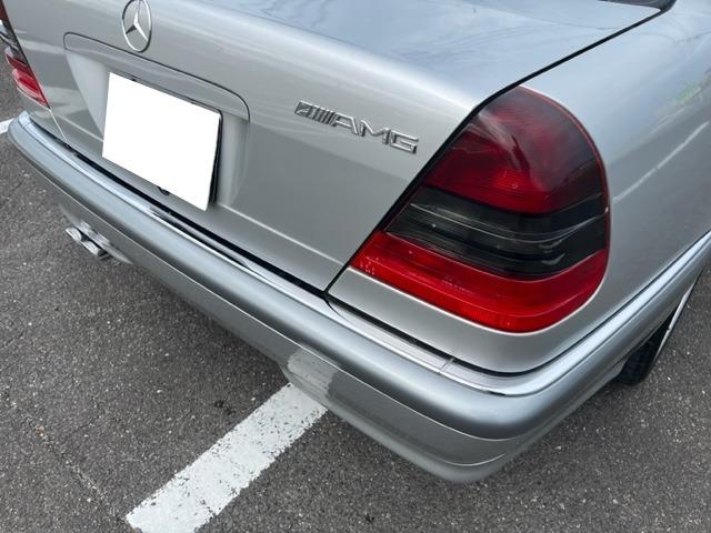 Ｃ２４０　Ｃ２４０（５名）　ＡＭＧマフラー　ＡＭＧ１７インチアルミ　キーレス　パワーシート　シートカバー　ワンオーナー　ディーラー車　取扱説明書　点検整備記録簿有（全てディーラーにて点検作業実施）実走行(16枚目)