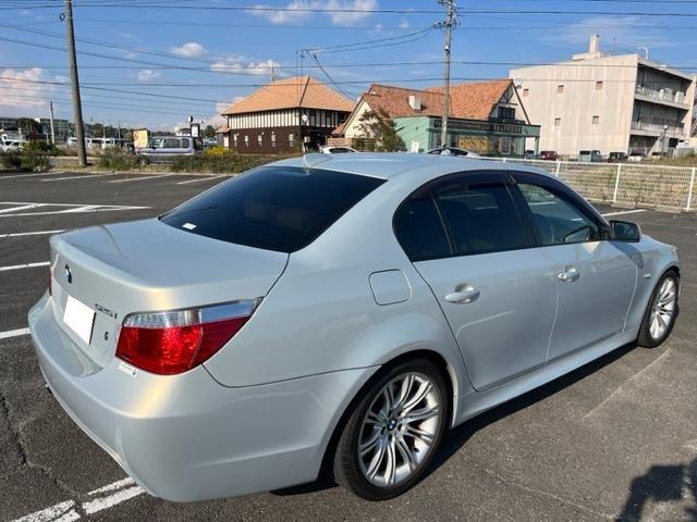 ５２５ｉ　Ｍスポーツパッケージ　ディーラー車　サンルーフ　本革シート　シートヒーター　リアカメラ　フロントカメラ　ミラー型ＥＴＣ　ＨＩＤ　ＣＤチェンジャー　右ハンドル(5枚目)